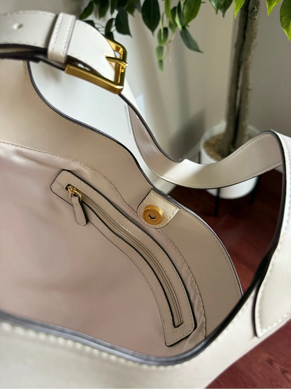 Time and Tru Shively Bucket Handbag in Ivory Beige Vegan Leather OS Brand New
